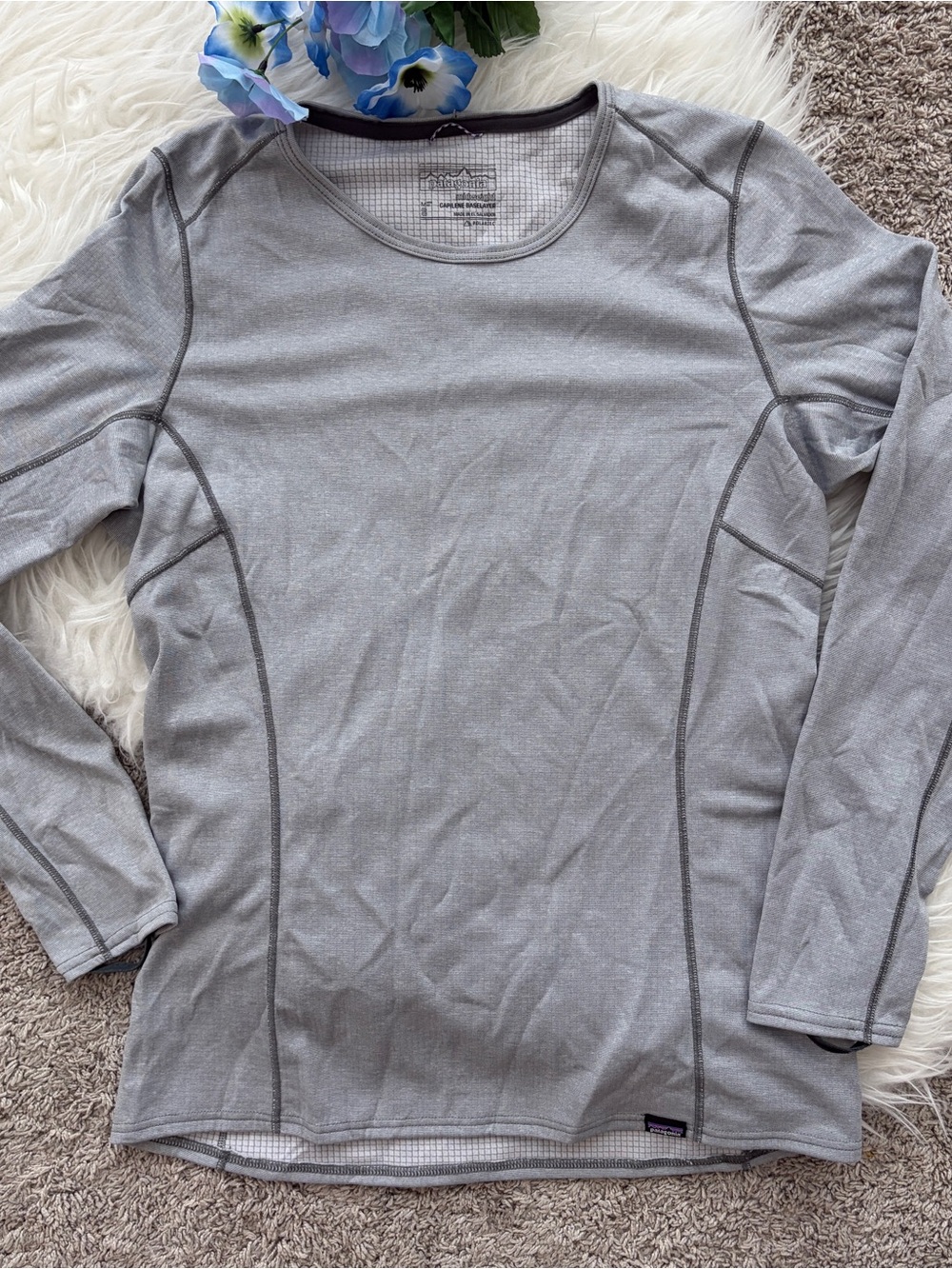 Patagonia Light Gray Long Sleeve Capilene Baselayer Tee Size Small Hiking